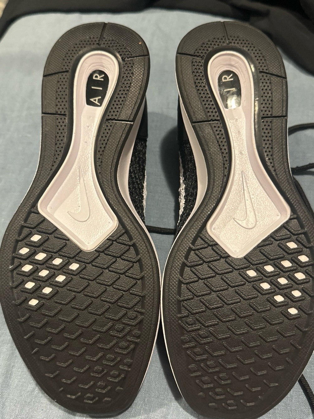 Nike Women’s Black Flyknit zoom Running Shoes - Picture 4 of 4